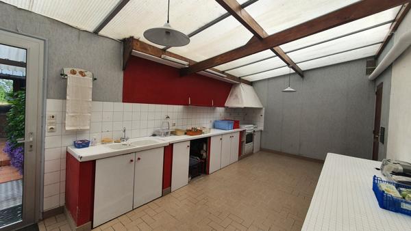 Ensemble immobilier avec terrain constructible et dépendances