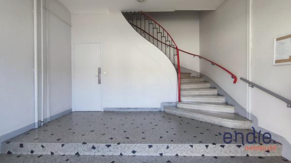 VICHY Appartement T3 avec cave balcon terrasse et parking intérieur