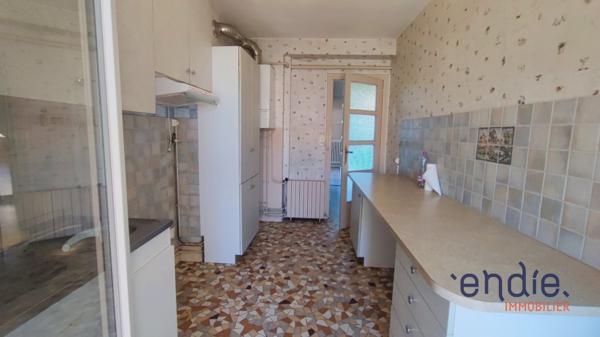 VICHY Appartement T3 avec cave balcon terrasse et parking intérieur