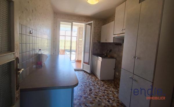 VICHY Appartement T3 avec cave balcon terrasse et parking intérieur