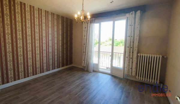 VICHY Appartement T3 avec cave balcon terrasse et parking intérieur