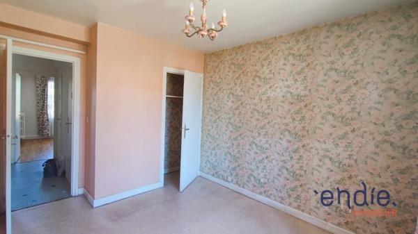 VICHY Appartement T3 avec cave balcon terrasse et parking intérieur