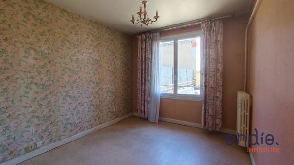 VICHY Appartement T3 avec cave balcon terrasse et parking intérieur