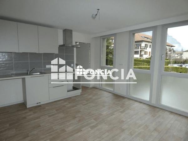 Location Appartement 2 pièces 49 m² - 80 PLACE DES PASSAGES Crolles 38920