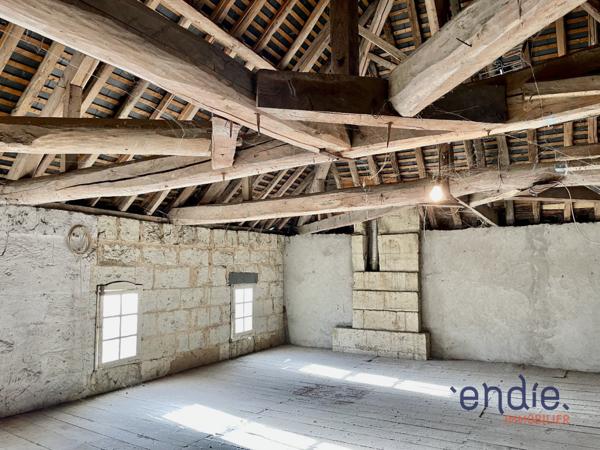 MAISON DE VILLE A MONCONTOUR DE 140 m² 4 CHAMBRES