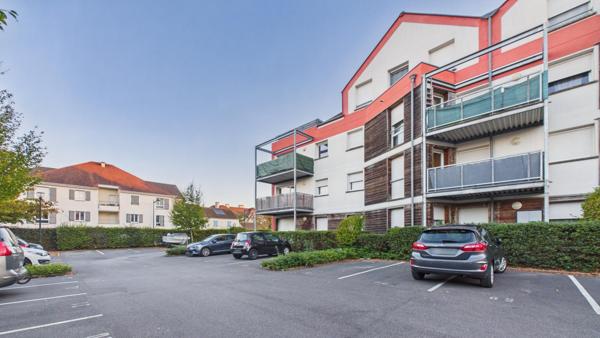 Beau 3 pièces avec terrasse et double parking !
