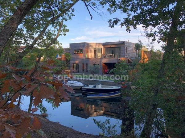 CAZAUX (33260) – MAISON CONTEMPORAINE – 5 SUITES PARENTALES – PISCINE – PROPRIÉTÉ DU CANAL – SANS VIS-À-VIS – GARAGE