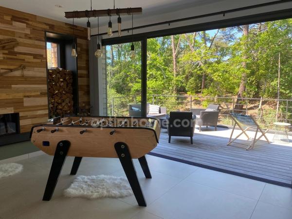 CAZAUX (33260) – MAISON CONTEMPORAINE – 5 SUITES PARENTALES – PISCINE – PROPRIÉTÉ DU CANAL – SANS VIS-À-VIS – GARAGE