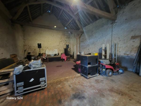 Longère rénovée avec nombreuses dépendances  Saint-Lubin-en-Vergonnois