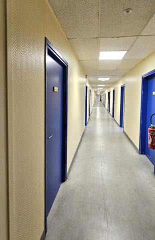 Aurillac, à Vendre, Bâtiment pour locaux professionnels, commerciaux ou arisanaux d'une surface d'environ 3500 m².