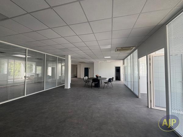 Saint Medard En Jalles : 2 300 € - AJP Immobilier Bordeaux Chartrons