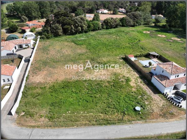 Terrain à SAINT-HILAIRE-DE-RIEZ, 85270 - 1318m²