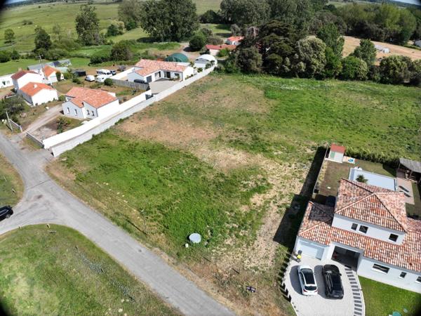 Terrain à SAINT-HILAIRE-DE-RIEZ, 85270 - 1318m²