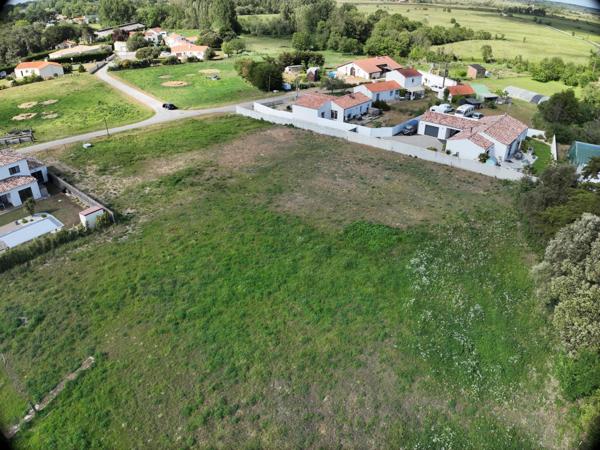 Terrain à SAINT-HILAIRE-DE-RIEZ, 85270 - 1318m²