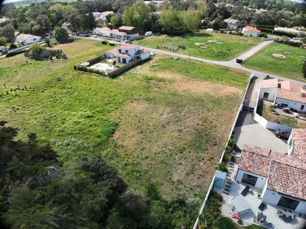 Terrain à SAINT-HILAIRE-DE-RIEZ, 85270 - 1318m²