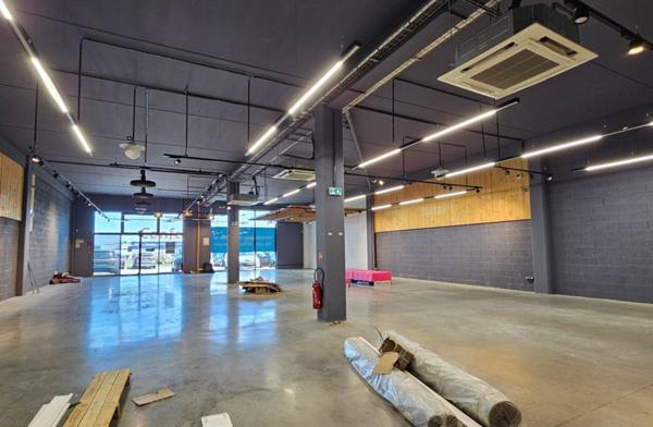 Quimper (29000) LOCAL RARE AXE ROUTIER MAJEUR.