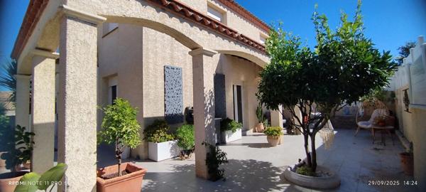 LUNEL NORD, Villa individuelle R+1, 132 M2 SH 3 chambres, séjour, cuisine, garage sur 339M2 terrain
