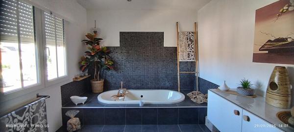 LUNEL NORD, Villa individuelle R+1, 132 M2 SH 3 chambres, séjour, cuisine, garage sur 339M2 terrain