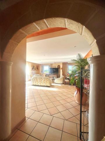 Maison 295 m2 + terrain 1500 m2 PRISSE (71)