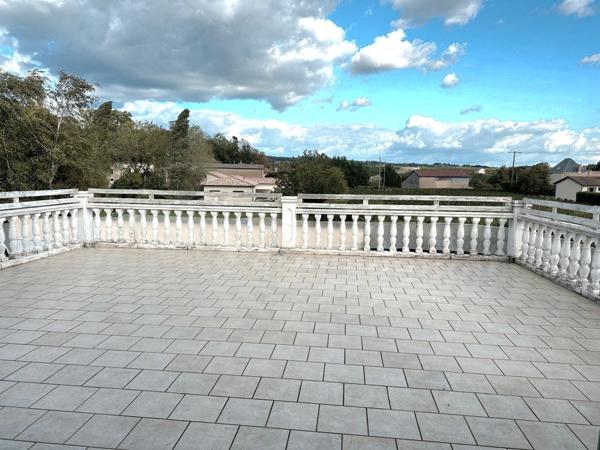 Maison 295 m2 + terrain 1500 m2 PRISSE (71)
