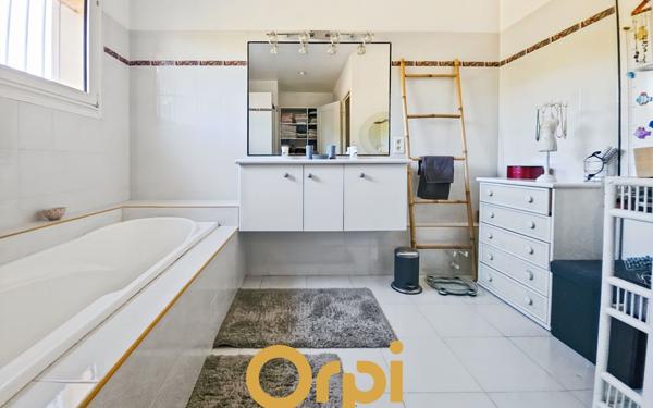 Maison à vendre    6 pièces •  Ollioules