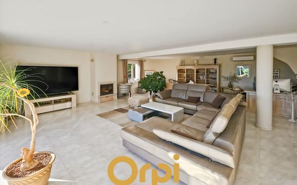 Maison à vendre    6 pièces •  Ollioules