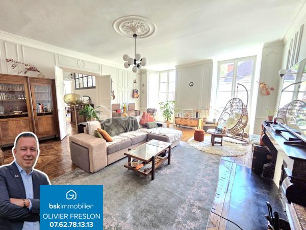 Magnifique Appartement de prestige de 204m² en hyper centre ville de Nevers

Amoureux des biens de caractère, situé au cœur d'un quartier historique du centre ville de Nevers, proche de tous les commerces, écoles et commodités, nous vous présentons ce magnifique appartement de prestige de type T5 dans une résidence sécurisée sans ascenseur, d'une surface habitable Loi Carrez de 204m², appartement 5 pièces  qui comporte une grande entrée indépendante, un grand séjour, une cuisine indépendante aménagée et équipée, un grand salon avec cheminée, une chambre avec placards dressings, un wc indépendant, une salle d'eau au premier niveau, ainsi qu'un palier qui dessert une salle d'eau un wc indépendant, deux chambres dont une avec espace dressing à l'étage, appartement agrémenté d'une cave et d'un grenier aménageable.  

Cet appartement dispose d'un hall d'entrée privatif qui propose un bel escalier en pierres agrémenté de belles rampes en fers forgés. Il dispose d'une grande entrée de 15m², entrée qui plonge sur un immense séjour de 46m²plein de cachet avec ces moulures au plafond et son parquet chêne authentique, séjour dont les grandes fenêtres donnent une belle luminosité. Le séjour donne sur une cuisine aménagée et équipée, et dessert également un dégagement de couloir qui dessert un grand salon de 43m², véritable atout charme avec son beau parquet chêne et son insert de cheminée pour de belles soirées au coin du feu. Le salon donne sur la première chambre de cet appartement, d'une superficie de 21m² qui communique avec la salle d'eau de 8m².
L'entrée principale distribue également un wc indépendant, ainsi qu'un dégagement de couloir qui propose l'escalier qui mène au second niveau de ce duplex.
Le palier distribue une salle d'eau de 7m², un wc indépendant, une chambre de 12m², ainsi qu'une seconde chambre de 22,5m² aménagée en bureau, qui dispose d'un espace dressing de 4m².
Le palier propose également un accès au troisième niveau, niveau de grenier aménageable avec une belle hauteur sous plafond.
Côté pratique, le halle d'entrée propose une petite cave.

Tous les sols de cet appartement sont en parquet chêne authentique (dégagement, salon, séjour, chambre, palier chambre à l'étage), en jonc de mer (seconde chambre de l'étage) en carrelage (salle d'eau et wc du premier niveau), ou en linoléum (entrée, salle d'eau), il bénéficie d'une isolation double vitrage PVC récente pour les huisseries, de volets bois standards, d'un chauffage individuel au gaz avec une chaudière récente (2020).
L'immeuble bénéficie d'une toiture en ardoises naturelles en bon état.
Niveau énergie, ce bien dispose de bonnes notes énergétiques, en D en dépenses énergétiques donc économique et en D en gaz à effet de serre donc peu polluant.
Cet appartement  propose un assainissement collectif.
Côté internet, il dispose de la fibre.
Les charges de copropriété s'élèvent à 1500€/an

Les plus: La qualité générale du bien et son aménagement intérieur, sa proximité avec toutes les écoles, commerces et commodités du centre ville de Nevers , son charme intérieur avec son parquet chêne authentique et ses moulures au plafond, son séjour de 46m², sa cuisine aménagée et équipée, son salon de 40m² avec son insert de cheminée, ses chambres et salle d'eau avec wc sur chaque niveau.
  
Photos supplémentaires disponibles sur BSK IMMOBILIER > Nos conseillers > Olivier FRESLON
Pour tout renseignement complémentaire ou pour une visite, contactez moi au 07.62.78.13.13.

Amoureux des biens de caractère, idéal pour une grande famille ou pour une résidence secondaire, cet appartement est une opportunité rare à saisir, un vrai coup de cœur!!!