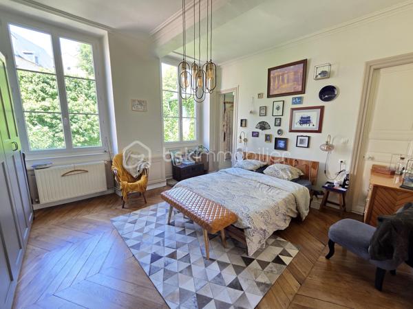 Magnifique Appartement de prestige de 204m² en hyper centre ville de Nevers

Amoureux des biens de caractère, situé au cœur d'un quartier historique du centre ville de Nevers, proche de tous les commerces, écoles et commodités, nous vous présentons ce magnifique appartement de prestige de type T5 dans une résidence sécurisée sans ascenseur, d'une surface habitable Loi Carrez de 204m², appartement 5 pièces  qui comporte une grande entrée indépendante, un grand séjour, une cuisine indépendante aménagée et équipée, un grand salon avec cheminée, une chambre avec placards dressings, un wc indépendant, une salle d'eau au premier niveau, ainsi qu'un palier qui dessert une salle d'eau un wc indépendant, deux chambres dont une avec espace dressing à l'étage, appartement agrémenté d'une cave et d'un grenier aménageable.  

Cet appartement dispose d'un hall d'entrée privatif qui propose un bel escalier en pierres agrémenté de belles rampes en fers forgés. Il dispose d'une grande entrée de 15m², entrée qui plonge sur un immense séjour de 46m²plein de cachet avec ces moulures au plafond et son parquet chêne authentique, séjour dont les grandes fenêtres donnent une belle luminosité. Le séjour donne sur une cuisine aménagée et équipée, et dessert également un dégagement de couloir qui dessert un grand salon de 43m², véritable atout charme avec son beau parquet chêne et son insert de cheminée pour de belles soirées au coin du feu. Le salon donne sur la première chambre de cet appartement, d'une superficie de 21m² qui communique avec la salle d'eau de 8m².
L'entrée principale distribue également un wc indépendant, ainsi qu'un dégagement de couloir qui propose l'escalier qui mène au second niveau de ce duplex.
Le palier distribue une salle d'eau de 7m², un wc indépendant, une chambre de 12m², ainsi qu'une seconde chambre de 22,5m² aménagée en bureau, qui dispose d'un espace dressing de 4m².
Le palier propose également un accès au troisième niveau, niveau de grenier aménageable avec une belle hauteur sous plafond.
Côté pratique, le halle d'entrée propose une petite cave.

Tous les sols de cet appartement sont en parquet chêne authentique (dégagement, salon, séjour, chambre, palier chambre à l'étage), en jonc de mer (seconde chambre de l'étage) en carrelage (salle d'eau et wc du premier niveau), ou en linoléum (entrée, salle d'eau), il bénéficie d'une isolation double vitrage PVC récente pour les huisseries, de volets bois standards, d'un chauffage individuel au gaz avec une chaudière récente (2020).
L'immeuble bénéficie d'une toiture en ardoises naturelles en bon état.
Niveau énergie, ce bien dispose de bonnes notes énergétiques, en D en dépenses énergétiques donc économique et en D en gaz à effet de serre donc peu polluant.
Cet appartement  propose un assainissement collectif.
Côté internet, il dispose de la fibre.
Les charges de copropriété s'élèvent à 1500€/an

Les plus: La qualité générale du bien et son aménagement intérieur, sa proximité avec toutes les écoles, commerces et commodités du centre ville de Nevers , son charme intérieur avec son parquet chêne authentique et ses moulures au plafond, son séjour de 46m², sa cuisine aménagée et équipée, son salon de 40m² avec son insert de cheminée, ses chambres et salle d'eau avec wc sur chaque niveau.
  
Photos supplémentaires disponibles sur BSK IMMOBILIER > Nos conseillers > Olivier FRESLON
Pour tout renseignement complémentaire ou pour une visite, contactez moi au 07.62.78.13.13.

Amoureux des biens de caractère, idéal pour une grande famille ou pour une résidence secondaire, cet appartement est une opportunité rare à saisir, un vrai coup de cœur!!!