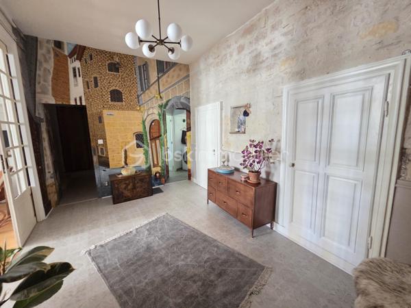 Magnifique Appartement de prestige de 204m² en hyper centre ville de Nevers

Amoureux des biens de caractère, situé au cœur d'un quartier historique du centre ville de Nevers, proche de tous les commerces, écoles et commodités, nous vous présentons ce magnifique appartement de prestige de type T5 dans une résidence sécurisée sans ascenseur, d'une surface habitable Loi Carrez de 204m², appartement 5 pièces  qui comporte une grande entrée indépendante, un grand séjour, une cuisine indépendante aménagée et équipée, un grand salon avec cheminée, une chambre avec placards dressings, un wc indépendant, une salle d'eau au premier niveau, ainsi qu'un palier qui dessert une salle d'eau un wc indépendant, deux chambres dont une avec espace dressing à l'étage, appartement agrémenté d'une cave et d'un grenier aménageable.  

Cet appartement dispose d'un hall d'entrée privatif qui propose un bel escalier en pierres agrémenté de belles rampes en fers forgés. Il dispose d'une grande entrée de 15m², entrée qui plonge sur un immense séjour de 46m²plein de cachet avec ces moulures au plafond et son parquet chêne authentique, séjour dont les grandes fenêtres donnent une belle luminosité. Le séjour donne sur une cuisine aménagée et équipée, et dessert également un dégagement de couloir qui dessert un grand salon de 43m², véritable atout charme avec son beau parquet chêne et son insert de cheminée pour de belles soirées au coin du feu. Le salon donne sur la première chambre de cet appartement, d'une superficie de 21m² qui communique avec la salle d'eau de 8m².
L'entrée principale distribue également un wc indépendant, ainsi qu'un dégagement de couloir qui propose l'escalier qui mène au second niveau de ce duplex.
Le palier distribue une salle d'eau de 7m², un wc indépendant, une chambre de 12m², ainsi qu'une seconde chambre de 22,5m² aménagée en bureau, qui dispose d'un espace dressing de 4m².
Le palier propose également un accès au troisième niveau, niveau de grenier aménageable avec une belle hauteur sous plafond.
Côté pratique, le halle d'entrée propose une petite cave.

Tous les sols de cet appartement sont en parquet chêne authentique (dégagement, salon, séjour, chambre, palier chambre à l'étage), en jonc de mer (seconde chambre de l'étage) en carrelage (salle d'eau et wc du premier niveau), ou en linoléum (entrée, salle d'eau), il bénéficie d'une isolation double vitrage PVC récente pour les huisseries, de volets bois standards, d'un chauffage individuel au gaz avec une chaudière récente (2020).
L'immeuble bénéficie d'une toiture en ardoises naturelles en bon état.
Niveau énergie, ce bien dispose de bonnes notes énergétiques, en D en dépenses énergétiques donc économique et en D en gaz à effet de serre donc peu polluant.
Cet appartement  propose un assainissement collectif.
Côté internet, il dispose de la fibre.
Les charges de copropriété s'élèvent à 1500€/an

Les plus: La qualité générale du bien et son aménagement intérieur, sa proximité avec toutes les écoles, commerces et commodités du centre ville de Nevers , son charme intérieur avec son parquet chêne authentique et ses moulures au plafond, son séjour de 46m², sa cuisine aménagée et équipée, son salon de 40m² avec son insert de cheminée, ses chambres et salle d'eau avec wc sur chaque niveau.
  
Photos supplémentaires disponibles sur BSK IMMOBILIER > Nos conseillers > Olivier FRESLON
Pour tout renseignement complémentaire ou pour une visite, contactez moi au 07.62.78.13.13.

Amoureux des biens de caractère, idéal pour une grande famille ou pour une résidence secondaire, cet appartement est une opportunité rare à saisir, un vrai coup de cœur!!!