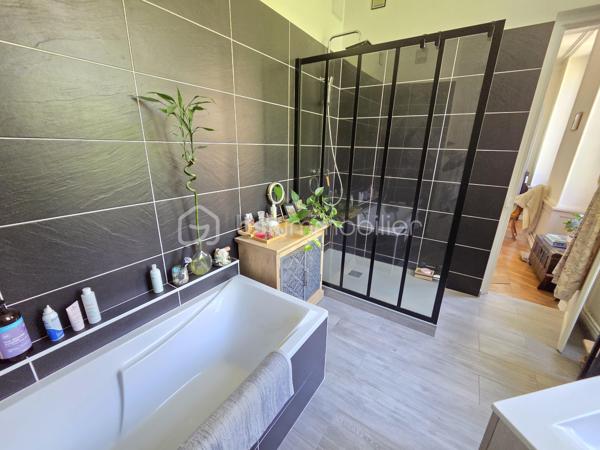 Magnifique Appartement de prestige de 204m² en hyper centre ville de Nevers

Amoureux des biens de caractère, situé au cœur d'un quartier historique du centre ville de Nevers, proche de tous les commerces, écoles et commodités, nous vous présentons ce magnifique appartement de prestige de type T5 dans une résidence sécurisée sans ascenseur, d'une surface habitable Loi Carrez de 204m², appartement 5 pièces  qui comporte une grande entrée indépendante, un grand séjour, une cuisine indépendante aménagée et équipée, un grand salon avec cheminée, une chambre avec placards dressings, un wc indépendant, une salle d'eau au premier niveau, ainsi qu'un palier qui dessert une salle d'eau un wc indépendant, deux chambres dont une avec espace dressing à l'étage, appartement agrémenté d'une cave et d'un grenier aménageable.  

Cet appartement dispose d'un hall d'entrée privatif qui propose un bel escalier en pierres agrémenté de belles rampes en fers forgés. Il dispose d'une grande entrée de 15m², entrée qui plonge sur un immense séjour de 46m²plein de cachet avec ces moulures au plafond et son parquet chêne authentique, séjour dont les grandes fenêtres donnent une belle luminosité. Le séjour donne sur une cuisine aménagée et équipée, et dessert également un dégagement de couloir qui dessert un grand salon de 43m², véritable atout charme avec son beau parquet chêne et son insert de cheminée pour de belles soirées au coin du feu. Le salon donne sur la première chambre de cet appartement, d'une superficie de 21m² qui communique avec la salle d'eau de 8m².
L'entrée principale distribue également un wc indépendant, ainsi qu'un dégagement de couloir qui propose l'escalier qui mène au second niveau de ce duplex.
Le palier distribue une salle d'eau de 7m², un wc indépendant, une chambre de 12m², ainsi qu'une seconde chambre de 22,5m² aménagée en bureau, qui dispose d'un espace dressing de 4m².
Le palier propose également un accès au troisième niveau, niveau de grenier aménageable avec une belle hauteur sous plafond.
Côté pratique, le halle d'entrée propose une petite cave.

Tous les sols de cet appartement sont en parquet chêne authentique (dégagement, salon, séjour, chambre, palier chambre à l'étage), en jonc de mer (seconde chambre de l'étage) en carrelage (salle d'eau et wc du premier niveau), ou en linoléum (entrée, salle d'eau), il bénéficie d'une isolation double vitrage PVC récente pour les huisseries, de volets bois standards, d'un chauffage individuel au gaz avec une chaudière récente (2020).
L'immeuble bénéficie d'une toiture en ardoises naturelles en bon état.
Niveau énergie, ce bien dispose de bonnes notes énergétiques, en D en dépenses énergétiques donc économique et en D en gaz à effet de serre donc peu polluant.
Cet appartement  propose un assainissement collectif.
Côté internet, il dispose de la fibre.
Les charges de copropriété s'élèvent à 1500€/an

Les plus: La qualité générale du bien et son aménagement intérieur, sa proximité avec toutes les écoles, commerces et commodités du centre ville de Nevers , son charme intérieur avec son parquet chêne authentique et ses moulures au plafond, son séjour de 46m², sa cuisine aménagée et équipée, son salon de 40m² avec son insert de cheminée, ses chambres et salle d'eau avec wc sur chaque niveau.
  
Photos supplémentaires disponibles sur BSK IMMOBILIER > Nos conseillers > Olivier FRESLON
Pour tout renseignement complémentaire ou pour une visite, contactez moi au 07.62.78.13.13.

Amoureux des biens de caractère, idéal pour une grande famille ou pour une résidence secondaire, cet appartement est une opportunité rare à saisir, un vrai coup de cœur!!!