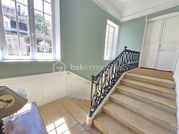 Magnifique Appartement de prestige de 204m² en hyper centre ville de Nevers

Amoureux des biens de caractère, situé au cœur d'un quartier historique du centre ville de Nevers, proche de tous les commerces, écoles et commodités, nous vous présentons ce magnifique appartement de prestige de type T5 dans une résidence sécurisée sans ascenseur, d'une surface habitable Loi Carrez de 204m², appartement 5 pièces  qui comporte une grande entrée indépendante, un grand séjour, une cuisine indépendante aménagée et équipée, un grand salon avec cheminée, une chambre avec placards dressings, un wc indépendant, une salle d'eau au premier niveau, ainsi qu'un palier qui dessert une salle d'eau un wc indépendant, deux chambres dont une avec espace dressing à l'étage, appartement agrémenté d'une cave et d'un grenier aménageable.  

Cet appartement dispose d'un hall d'entrée privatif qui propose un bel escalier en pierres agrémenté de belles rampes en fers forgés. Il dispose d'une grande entrée de 15m², entrée qui plonge sur un immense séjour de 46m²plein de cachet avec ces moulures au plafond et son parquet chêne authentique, séjour dont les grandes fenêtres donnent une belle luminosité. Le séjour donne sur une cuisine aménagée et équipée, et dessert également un dégagement de couloir qui dessert un grand salon de 43m², véritable atout charme avec son beau parquet chêne et son insert de cheminée pour de belles soirées au coin du feu. Le salon donne sur la première chambre de cet appartement, d'une superficie de 21m² qui communique avec la salle d'eau de 8m².
L'entrée principale distribue également un wc indépendant, ainsi qu'un dégagement de couloir qui propose l'escalier qui mène au second niveau de ce duplex.
Le palier distribue une salle d'eau de 7m², un wc indépendant, une chambre de 12m², ainsi qu'une seconde chambre de 22,5m² aménagée en bureau, qui dispose d'un espace dressing de 4m².
Le palier propose également un accès au troisième niveau, niveau de grenier aménageable avec une belle hauteur sous plafond.
Côté pratique, le halle d'entrée propose une petite cave.

Tous les sols de cet appartement sont en parquet chêne authentique (dégagement, salon, séjour, chambre, palier chambre à l'étage), en jonc de mer (seconde chambre de l'étage) en carrelage (salle d'eau et wc du premier niveau), ou en linoléum (entrée, salle d'eau), il bénéficie d'une isolation double vitrage PVC récente pour les huisseries, de volets bois standards, d'un chauffage individuel au gaz avec une chaudière récente (2020).
L'immeuble bénéficie d'une toiture en ardoises naturelles en bon état.
Niveau énergie, ce bien dispose de bonnes notes énergétiques, en D en dépenses énergétiques donc économique et en D en gaz à effet de serre donc peu polluant.
Cet appartement  propose un assainissement collectif.
Côté internet, il dispose de la fibre.
Les charges de copropriété s'élèvent à 1500€/an

Les plus: La qualité générale du bien et son aménagement intérieur, sa proximité avec toutes les écoles, commerces et commodités du centre ville de Nevers , son charme intérieur avec son parquet chêne authentique et ses moulures au plafond, son séjour de 46m², sa cuisine aménagée et équipée, son salon de 40m² avec son insert de cheminée, ses chambres et salle d'eau avec wc sur chaque niveau.
  
Photos supplémentaires disponibles sur BSK IMMOBILIER > Nos conseillers > Olivier FRESLON
Pour tout renseignement complémentaire ou pour une visite, contactez moi au 07.62.78.13.13.

Amoureux des biens de caractère, idéal pour une grande famille ou pour une résidence secondaire, cet appartement est une opportunité rare à saisir, un vrai coup de cœur!!!