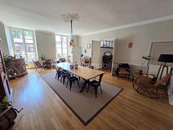 Magnifique Appartement de prestige de 204m² en hyper centre ville de Nevers

Amoureux des biens de caractère, situé au cœur d'un quartier historique du centre ville de Nevers, proche de tous les commerces, écoles et commodités, nous vous présentons ce magnifique appartement de prestige de type T5 dans une résidence sécurisée sans ascenseur, d'une surface habitable Loi Carrez de 204m², appartement 5 pièces  qui comporte une grande entrée indépendante, un grand séjour, une cuisine indépendante aménagée et équipée, un grand salon avec cheminée, une chambre avec placards dressings, un wc indépendant, une salle d'eau au premier niveau, ainsi qu'un palier qui dessert une salle d'eau un wc indépendant, deux chambres dont une avec espace dressing à l'étage, appartement agrémenté d'une cave et d'un grenier aménageable.  

Cet appartement dispose d'un hall d'entrée privatif qui propose un bel escalier en pierres agrémenté de belles rampes en fers forgés. Il dispose d'une grande entrée de 15m², entrée qui plonge sur un immense séjour de 46m²plein de cachet avec ces moulures au plafond et son parquet chêne authentique, séjour dont les grandes fenêtres donnent une belle luminosité. Le séjour donne sur une cuisine aménagée et équipée, et dessert également un dégagement de couloir qui dessert un grand salon de 43m², véritable atout charme avec son beau parquet chêne et son insert de cheminée pour de belles soirées au coin du feu. Le salon donne sur la première chambre de cet appartement, d'une superficie de 21m² qui communique avec la salle d'eau de 8m².
L'entrée principale distribue également un wc indépendant, ainsi qu'un dégagement de couloir qui propose l'escalier qui mène au second niveau de ce duplex.
Le palier distribue une salle d'eau de 7m², un wc indépendant, une chambre de 12m², ainsi qu'une seconde chambre de 22,5m² aménagée en bureau, qui dispose d'un espace dressing de 4m².
Le palier propose également un accès au troisième niveau, niveau de grenier aménageable avec une belle hauteur sous plafond.
Côté pratique, le halle d'entrée propose une petite cave.

Tous les sols de cet appartement sont en parquet chêne authentique (dégagement, salon, séjour, chambre, palier chambre à l'étage), en jonc de mer (seconde chambre de l'étage) en carrelage (salle d'eau et wc du premier niveau), ou en linoléum (entrée, salle d'eau), il bénéficie d'une isolation double vitrage PVC récente pour les huisseries, de volets bois standards, d'un chauffage individuel au gaz avec une chaudière récente (2020).
L'immeuble bénéficie d'une toiture en ardoises naturelles en bon état.
Niveau énergie, ce bien dispose de bonnes notes énergétiques, en D en dépenses énergétiques donc économique et en D en gaz à effet de serre donc peu polluant.
Cet appartement  propose un assainissement collectif.
Côté internet, il dispose de la fibre.
Les charges de copropriété s'élèvent à 1500€/an

Les plus: La qualité générale du bien et son aménagement intérieur, sa proximité avec toutes les écoles, commerces et commodités du centre ville de Nevers , son charme intérieur avec son parquet chêne authentique et ses moulures au plafond, son séjour de 46m², sa cuisine aménagée et équipée, son salon de 40m² avec son insert de cheminée, ses chambres et salle d'eau avec wc sur chaque niveau.
  
Photos supplémentaires disponibles sur BSK IMMOBILIER > Nos conseillers > Olivier FRESLON
Pour tout renseignement complémentaire ou pour une visite, contactez moi au 07.62.78.13.13.

Amoureux des biens de caractère, idéal pour une grande famille ou pour une résidence secondaire, cet appartement est une opportunité rare à saisir, un vrai coup de cœur!!!