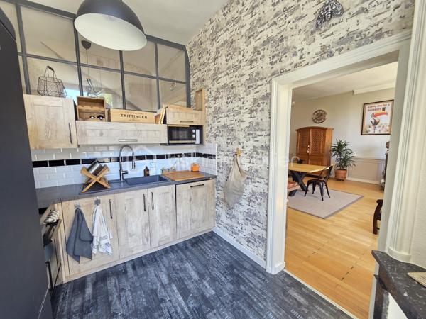 Magnifique Appartement de prestige de 204m² en hyper centre ville de Nevers

Amoureux des biens de caractère, situé au cœur d'un quartier historique du centre ville de Nevers, proche de tous les commerces, écoles et commodités, nous vous présentons ce magnifique appartement de prestige de type T5 dans une résidence sécurisée sans ascenseur, d'une surface habitable Loi Carrez de 204m², appartement 5 pièces  qui comporte une grande entrée indépendante, un grand séjour, une cuisine indépendante aménagée et équipée, un grand salon avec cheminée, une chambre avec placards dressings, un wc indépendant, une salle d'eau au premier niveau, ainsi qu'un palier qui dessert une salle d'eau un wc indépendant, deux chambres dont une avec espace dressing à l'étage, appartement agrémenté d'une cave et d'un grenier aménageable.  

Cet appartement dispose d'un hall d'entrée privatif qui propose un bel escalier en pierres agrémenté de belles rampes en fers forgés. Il dispose d'une grande entrée de 15m², entrée qui plonge sur un immense séjour de 46m²plein de cachet avec ces moulures au plafond et son parquet chêne authentique, séjour dont les grandes fenêtres donnent une belle luminosité. Le séjour donne sur une cuisine aménagée et équipée, et dessert également un dégagement de couloir qui dessert un grand salon de 43m², véritable atout charme avec son beau parquet chêne et son insert de cheminée pour de belles soirées au coin du feu. Le salon donne sur la première chambre de cet appartement, d'une superficie de 21m² qui communique avec la salle d'eau de 8m².
L'entrée principale distribue également un wc indépendant, ainsi qu'un dégagement de couloir qui propose l'escalier qui mène au second niveau de ce duplex.
Le palier distribue une salle d'eau de 7m², un wc indépendant, une chambre de 12m², ainsi qu'une seconde chambre de 22,5m² aménagée en bureau, qui dispose d'un espace dressing de 4m².
Le palier propose également un accès au troisième niveau, niveau de grenier aménageable avec une belle hauteur sous plafond.
Côté pratique, le halle d'entrée propose une petite cave.

Tous les sols de cet appartement sont en parquet chêne authentique (dégagement, salon, séjour, chambre, palier chambre à l'étage), en jonc de mer (seconde chambre de l'étage) en carrelage (salle d'eau et wc du premier niveau), ou en linoléum (entrée, salle d'eau), il bénéficie d'une isolation double vitrage PVC récente pour les huisseries, de volets bois standards, d'un chauffage individuel au gaz avec une chaudière récente (2020).
L'immeuble bénéficie d'une toiture en ardoises naturelles en bon état.
Niveau énergie, ce bien dispose de bonnes notes énergétiques, en D en dépenses énergétiques donc économique et en D en gaz à effet de serre donc peu polluant.
Cet appartement  propose un assainissement collectif.
Côté internet, il dispose de la fibre.
Les charges de copropriété s'élèvent à 1500€/an

Les plus: La qualité générale du bien et son aménagement intérieur, sa proximité avec toutes les écoles, commerces et commodités du centre ville de Nevers , son charme intérieur avec son parquet chêne authentique et ses moulures au plafond, son séjour de 46m², sa cuisine aménagée et équipée, son salon de 40m² avec son insert de cheminée, ses chambres et salle d'eau avec wc sur chaque niveau.
  
Photos supplémentaires disponibles sur BSK IMMOBILIER > Nos conseillers > Olivier FRESLON
Pour tout renseignement complémentaire ou pour une visite, contactez moi au 07.62.78.13.13.

Amoureux des biens de caractère, idéal pour une grande famille ou pour une résidence secondaire, cet appartement est une opportunité rare à saisir, un vrai coup de cœur!!!