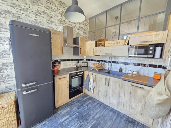 Magnifique Appartement de prestige de 204m² en hyper centre ville de Nevers

Amoureux des biens de caractère, situé au cœur d'un quartier historique du centre ville de Nevers, proche de tous les commerces, écoles et commodités, nous vous présentons ce magnifique appartement de prestige de type T5 dans une résidence sécurisée sans ascenseur, d'une surface habitable Loi Carrez de 204m², appartement 5 pièces  qui comporte une grande entrée indépendante, un grand séjour, une cuisine indépendante aménagée et équipée, un grand salon avec cheminée, une chambre avec placards dressings, un wc indépendant, une salle d'eau au premier niveau, ainsi qu'un palier qui dessert une salle d'eau un wc indépendant, deux chambres dont une avec espace dressing à l'étage, appartement agrémenté d'une cave et d'un grenier aménageable.  

Cet appartement dispose d'un hall d'entrée privatif qui propose un bel escalier en pierres agrémenté de belles rampes en fers forgés. Il dispose d'une grande entrée de 15m², entrée qui plonge sur un immense séjour de 46m²plein de cachet avec ces moulures au plafond et son parquet chêne authentique, séjour dont les grandes fenêtres donnent une belle luminosité. Le séjour donne sur une cuisine aménagée et équipée, et dessert également un dégagement de couloir qui dessert un grand salon de 43m², véritable atout charme avec son beau parquet chêne et son insert de cheminée pour de belles soirées au coin du feu. Le salon donne sur la première chambre de cet appartement, d'une superficie de 21m² qui communique avec la salle d'eau de 8m².
L'entrée principale distribue également un wc indépendant, ainsi qu'un dégagement de couloir qui propose l'escalier qui mène au second niveau de ce duplex.
Le palier distribue une salle d'eau de 7m², un wc indépendant, une chambre de 12m², ainsi qu'une seconde chambre de 22,5m² aménagée en bureau, qui dispose d'un espace dressing de 4m².
Le palier propose également un accès au troisième niveau, niveau de grenier aménageable avec une belle hauteur sous plafond.
Côté pratique, le halle d'entrée propose une petite cave.

Tous les sols de cet appartement sont en parquet chêne authentique (dégagement, salon, séjour, chambre, palier chambre à l'étage), en jonc de mer (seconde chambre de l'étage) en carrelage (salle d'eau et wc du premier niveau), ou en linoléum (entrée, salle d'eau), il bénéficie d'une isolation double vitrage PVC récente pour les huisseries, de volets bois standards, d'un chauffage individuel au gaz avec une chaudière récente (2020).
L'immeuble bénéficie d'une toiture en ardoises naturelles en bon état.
Niveau énergie, ce bien dispose de bonnes notes énergétiques, en D en dépenses énergétiques donc économique et en D en gaz à effet de serre donc peu polluant.
Cet appartement  propose un assainissement collectif.
Côté internet, il dispose de la fibre.
Les charges de copropriété s'élèvent à 1500€/an

Les plus: La qualité générale du bien et son aménagement intérieur, sa proximité avec toutes les écoles, commerces et commodités du centre ville de Nevers , son charme intérieur avec son parquet chêne authentique et ses moulures au plafond, son séjour de 46m², sa cuisine aménagée et équipée, son salon de 40m² avec son insert de cheminée, ses chambres et salle d'eau avec wc sur chaque niveau.
  
Photos supplémentaires disponibles sur BSK IMMOBILIER > Nos conseillers > Olivier FRESLON
Pour tout renseignement complémentaire ou pour une visite, contactez moi au 07.62.78.13.13.

Amoureux des biens de caractère, idéal pour une grande famille ou pour une résidence secondaire, cet appartement est une opportunité rare à saisir, un vrai coup de cœur!!!