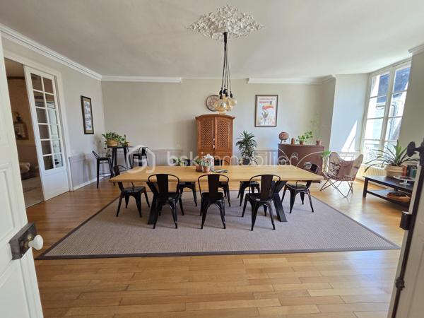 Magnifique Appartement de prestige de 204m² en hyper centre ville de Nevers

Amoureux des biens de caractère, situé au cœur d'un quartier historique du centre ville de Nevers, proche de tous les commerces, écoles et commodités, nous vous présentons ce magnifique appartement de prestige de type T5 dans une résidence sécurisée sans ascenseur, d'une surface habitable Loi Carrez de 204m², appartement 5 pièces  qui comporte une grande entrée indépendante, un grand séjour, une cuisine indépendante aménagée et équipée, un grand salon avec cheminée, une chambre avec placards dressings, un wc indépendant, une salle d'eau au premier niveau, ainsi qu'un palier qui dessert une salle d'eau un wc indépendant, deux chambres dont une avec espace dressing à l'étage, appartement agrémenté d'une cave et d'un grenier aménageable.  

Cet appartement dispose d'un hall d'entrée privatif qui propose un bel escalier en pierres agrémenté de belles rampes en fers forgés. Il dispose d'une grande entrée de 15m², entrée qui plonge sur un immense séjour de 46m²plein de cachet avec ces moulures au plafond et son parquet chêne authentique, séjour dont les grandes fenêtres donnent une belle luminosité. Le séjour donne sur une cuisine aménagée et équipée, et dessert également un dégagement de couloir qui dessert un grand salon de 43m², véritable atout charme avec son beau parquet chêne et son insert de cheminée pour de belles soirées au coin du feu. Le salon donne sur la première chambre de cet appartement, d'une superficie de 21m² qui communique avec la salle d'eau de 8m².
L'entrée principale distribue également un wc indépendant, ainsi qu'un dégagement de couloir qui propose l'escalier qui mène au second niveau de ce duplex.
Le palier distribue une salle d'eau de 7m², un wc indépendant, une chambre de 12m², ainsi qu'une seconde chambre de 22,5m² aménagée en bureau, qui dispose d'un espace dressing de 4m².
Le palier propose également un accès au troisième niveau, niveau de grenier aménageable avec une belle hauteur sous plafond.
Côté pratique, le halle d'entrée propose une petite cave.

Tous les sols de cet appartement sont en parquet chêne authentique (dégagement, salon, séjour, chambre, palier chambre à l'étage), en jonc de mer (seconde chambre de l'étage) en carrelage (salle d'eau et wc du premier niveau), ou en linoléum (entrée, salle d'eau), il bénéficie d'une isolation double vitrage PVC récente pour les huisseries, de volets bois standards, d'un chauffage individuel au gaz avec une chaudière récente (2020).
L'immeuble bénéficie d'une toiture en ardoises naturelles en bon état.
Niveau énergie, ce bien dispose de bonnes notes énergétiques, en D en dépenses énergétiques donc économique et en D en gaz à effet de serre donc peu polluant.
Cet appartement  propose un assainissement collectif.
Côté internet, il dispose de la fibre.
Les charges de copropriété s'élèvent à 1500€/an

Les plus: La qualité générale du bien et son aménagement intérieur, sa proximité avec toutes les écoles, commerces et commodités du centre ville de Nevers , son charme intérieur avec son parquet chêne authentique et ses moulures au plafond, son séjour de 46m², sa cuisine aménagée et équipée, son salon de 40m² avec son insert de cheminée, ses chambres et salle d'eau avec wc sur chaque niveau.
  
Photos supplémentaires disponibles sur BSK IMMOBILIER > Nos conseillers > Olivier FRESLON
Pour tout renseignement complémentaire ou pour une visite, contactez moi au 07.62.78.13.13.

Amoureux des biens de caractère, idéal pour une grande famille ou pour une résidence secondaire, cet appartement est une opportunité rare à saisir, un vrai coup de cœur!!!