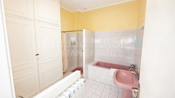 SPACIEUSE MAISON DE VILLE, 164M² HAB, 4 CHAMBRES, TERRASSE, GARAGE, QUILLAN CENTRE