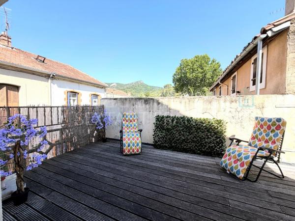 SPACIEUSE MAISON DE VILLE, 164M² HAB, 4 CHAMBRES, TERRASSE, GARAGE, QUILLAN CENTRE