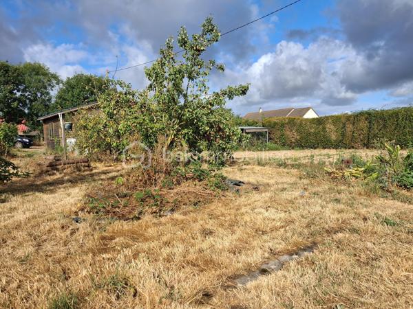😎Un cadre de vie privilégié entre campagne et proximité des commodités !

👌Découvrez cette jolie parcelle de 1 020 m², idéalement située à la sortie du Molay-Littry, offrant un environnement agréable et paisible tout en restant proche de la ville et de ses commodités.

➕Les atouts de cette parcelle :

✅ 1 020 m² de terrain pour réaliser votre projet de construction

✅ Très bonne exposition, idéale pour profiter pleinement de la lumière naturelle

 ✅ Libre de tout constructeur : vous choisissez librement votre constructeur et votre projet

✅ Terrain non viabilisé, à viabiliser selon votre projet

✅ Un emplacement permettant de profiter de la tranquillité de la campagne tout en restant à proximité du Molay-Littry

✅ Une belle surface offrant de nombreuses possibilités d’aménagement

💰PRIX TRÈS ATTRACTIF : 55 000 € Soit seulement 53,92 € / m².

Une belle opportunité pour concrétiser votre projet de construction dans un environnement calme et verdoyant, sans vous éloigner des services et commodités de la ville.

🌳Vivre à la campagne, tout en restant proche de la ville : et si votre futur projet commençait ici ?

Pour plus d’informations ou organiser une visite, contactez- moi.


☎️07.65.67.70.58
📧s.gorregues@bskimmobilier.com
Les informations sur les risques auxquels ce bien est exposé sont disponibles sur le site Géorisques : www.georisques.gouv.fr
EI Stéphane Gorréguès
Mandataire indépendant en immobilier
Réseau BSK Immobilier
Immatriculé au RSAC de Coutances n 929936029000
#stephanegorreguesimmobilier
#opportunité #terrain #molaylittry
#stephanegorreguesbskimmobiliersaintloetenvirons