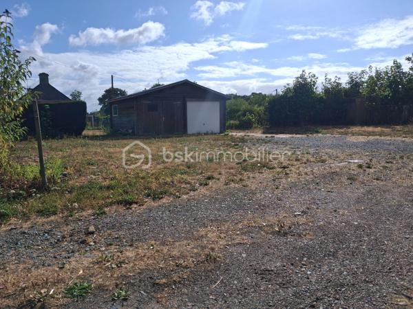 😎Un cadre de vie privilégié entre campagne et proximité des commodités !

👌Découvrez cette jolie parcelle de 1 020 m², idéalement située à la sortie du Molay-Littry, offrant un environnement agréable et paisible tout en restant proche de la ville et de ses commodités.

➕Les atouts de cette parcelle :

✅ 1 020 m² de terrain pour réaliser votre projet de construction

✅ Très bonne exposition, idéale pour profiter pleinement de la lumière naturelle

 ✅ Libre de tout constructeur : vous choisissez librement votre constructeur et votre projet

✅ Terrain non viabilisé, à viabiliser selon votre projet

✅ Un emplacement permettant de profiter de la tranquillité de la campagne tout en restant à proximité du Molay-Littry

✅ Une belle surface offrant de nombreuses possibilités d’aménagement

💰PRIX TRÈS ATTRACTIF : 55 000 € Soit seulement 53,92 € / m².

Une belle opportunité pour concrétiser votre projet de construction dans un environnement calme et verdoyant, sans vous éloigner des services et commodités de la ville.

🌳Vivre à la campagne, tout en restant proche de la ville : et si votre futur projet commençait ici ?

Pour plus d’informations ou organiser une visite, contactez- moi.


☎️07.65.67.70.58
📧s.gorregues@bskimmobilier.com
Les informations sur les risques auxquels ce bien est exposé sont disponibles sur le site Géorisques : www.georisques.gouv.fr
EI Stéphane Gorréguès
Mandataire indépendant en immobilier
Réseau BSK Immobilier
Immatriculé au RSAC de Coutances n 929936029000
#stephanegorreguesimmobilier
#opportunité #terrain #molaylittry
#stephanegorreguesbskimmobiliersaintloetenvirons