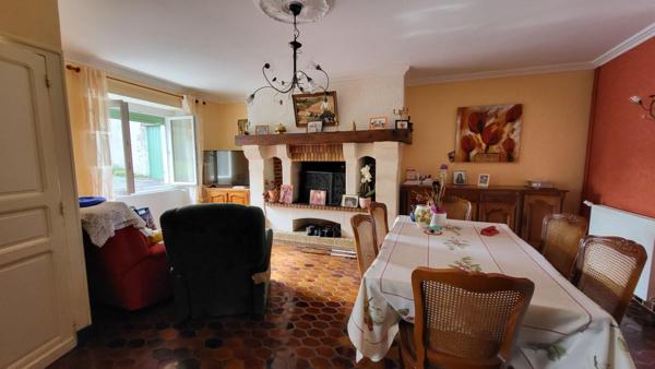 Tocane Saint Apre 24350 Ancienne Ferme comprenant maison 2 granges sur parcelle de 30970 m²