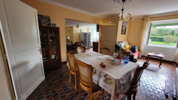 Tocane Saint Apre 24350 Ancienne Ferme comprenant maison 2 granges sur parcelle de 30970 m²