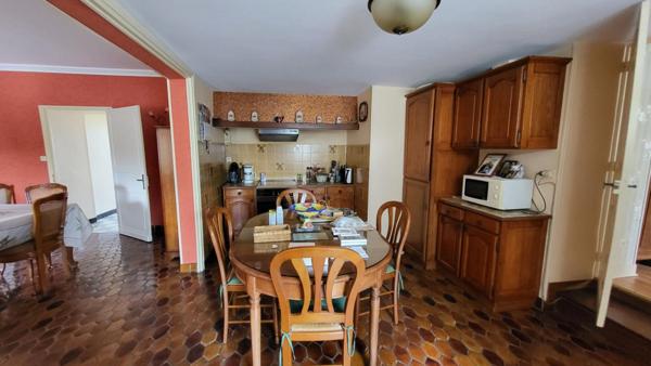 Tocane Saint Apre 24350 Ancienne Ferme comprenant maison 2 granges sur parcelle de 30970 m²