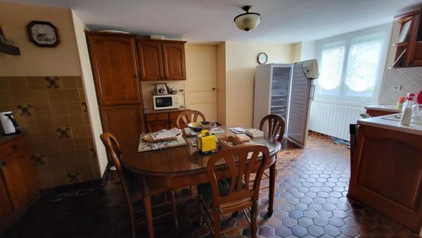 Tocane Saint Apre 24350 Ancienne Ferme comprenant maison 2 granges sur parcelle de 30970 m²