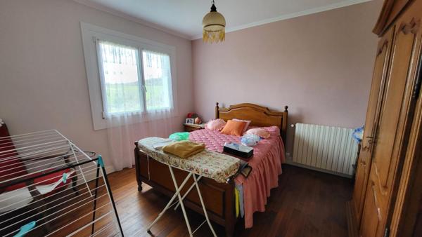 Tocane Saint Apre 24350 Ancienne Ferme comprenant maison 2 granges sur parcelle de 30970 m²