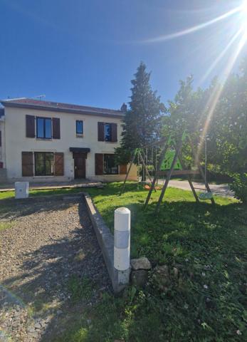 Maison familiale spacieuse au calme avec 5 chambres, 2 salles de bain !