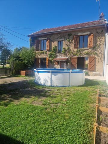 Maison familiale spacieuse au calme avec 5 chambres, 2 salles de bain !