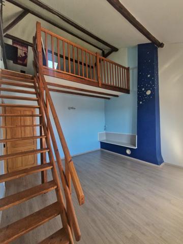 Maison familiale spacieuse au calme avec 5 chambres, 2 salles de bain !