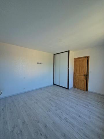 Maison familiale spacieuse au calme avec 5 chambres, 2 salles de bain !