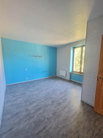 Maison familiale spacieuse au calme avec 5 chambres, 2 salles de bain !