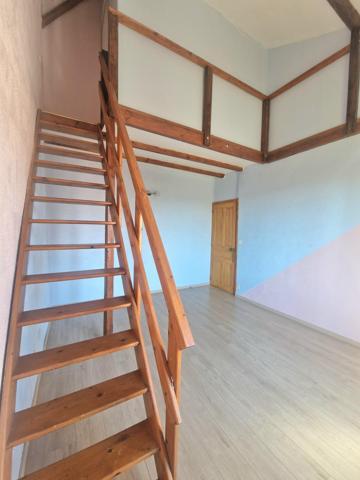 Maison familiale spacieuse au calme avec 5 chambres, 2 salles de bain !